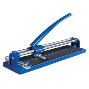 kézi csempevágó használat közben – pontos csempevágás burkoláshoz Budapest 18. kerület és Gyál